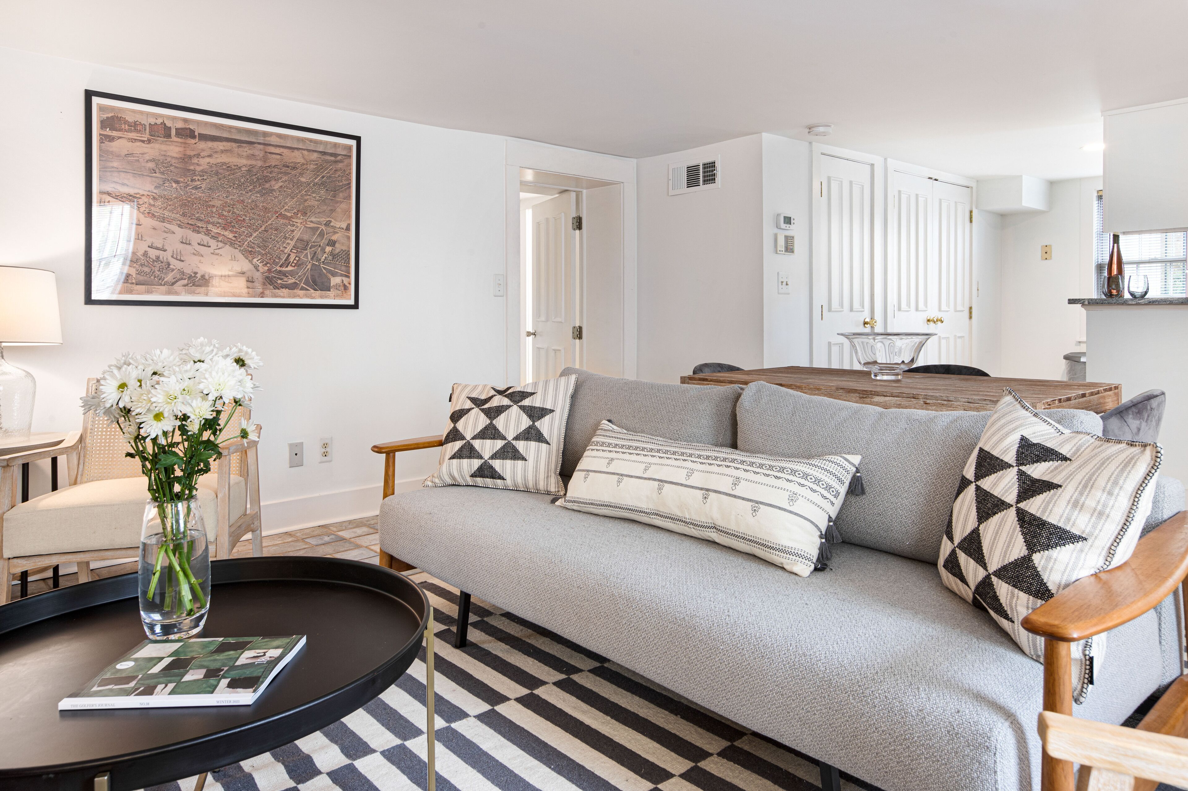 Ground Level Apartment Steps to Broughton with Parking by Lucky Savannah