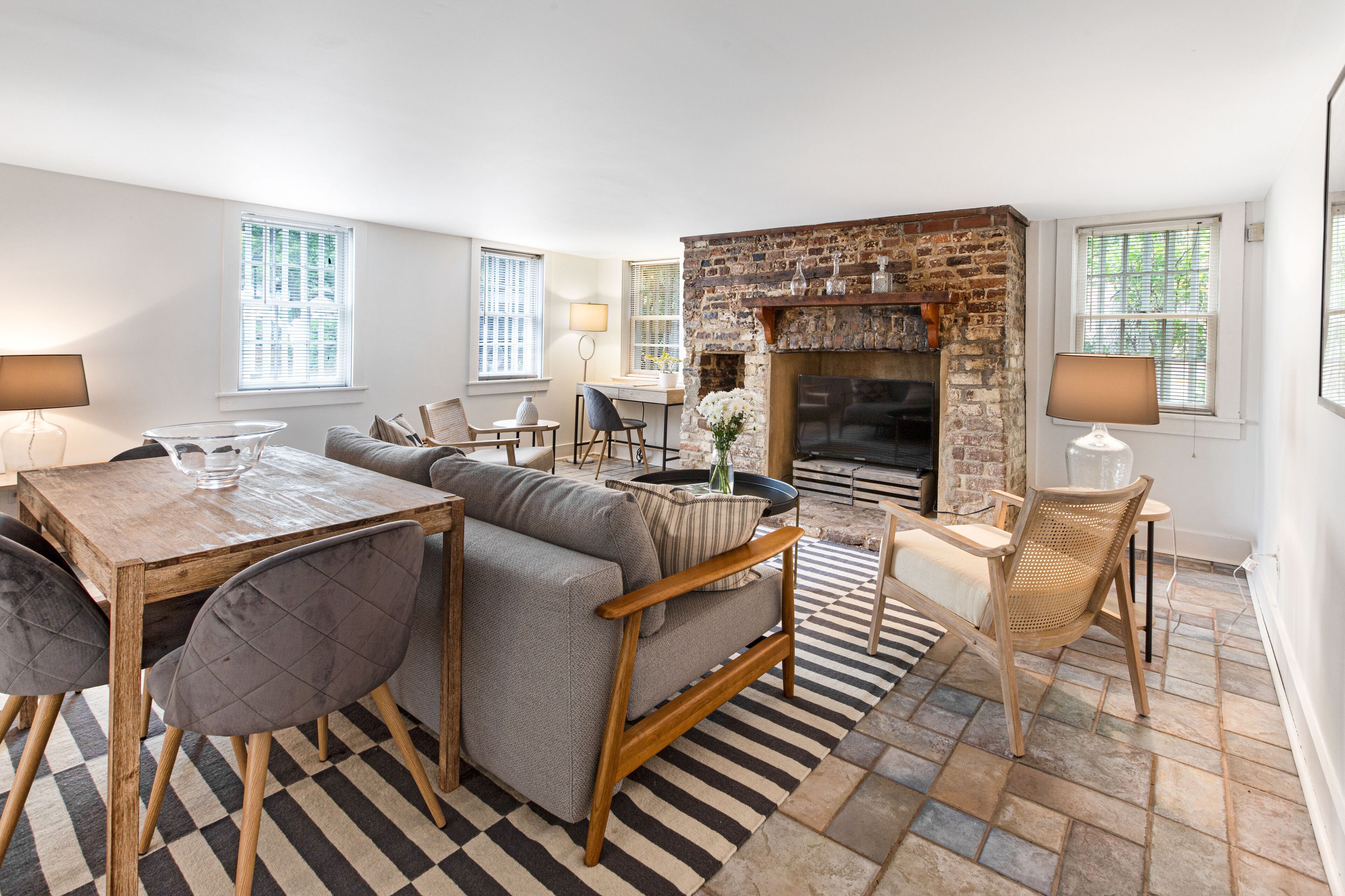 Ground Level Apartment Steps to Broughton with Parking by Lucky Savannah