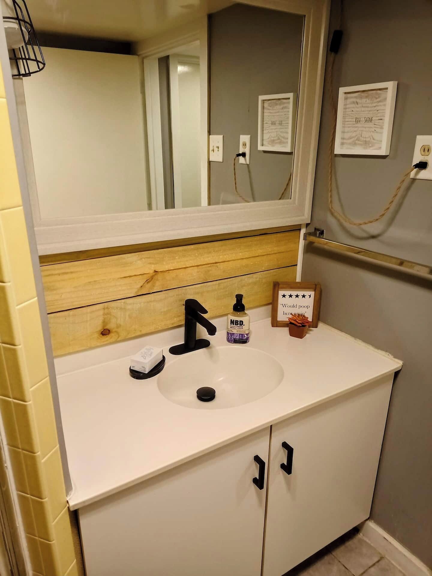 🏯Hip fully furnished apartment minutes from downtown Reading🏯