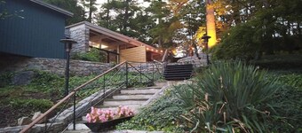 🏯Hip fully furnished apartment minutes from downtown Reading🏯