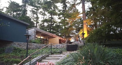 🏯Hip fully furnished apartment minutes from downtown Reading🏯