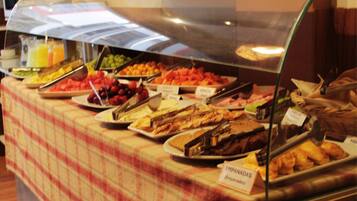 Free daily buffet breakfast