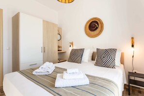 3 bedrooms, travel crib, WiFi, bed sheets