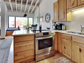 Condo, 4 Bedrooms | Private kitchen | Fridge, oven, coffee/tea maker, toaster