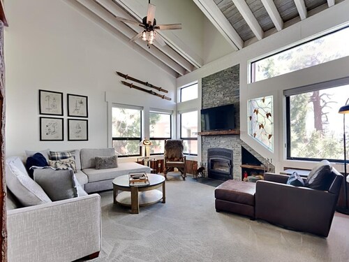 Summer Fun - SLOPESIDE 4BR/3BA with 3 Spas, Pool and Sauna - Perfect for Family and Friend Getaways All Year Round by RedAwning