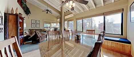 Condo, 4 Bedrooms | Private kitchen | Fridge, oven, coffee/tea maker, toaster