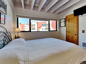 Condo, 4 Bedrooms | 4 bedrooms, free WiFi - Summer Fun - SLOPESIDE 4BR/3BA with 3 Spas, Pool and Sauna - Perfect for Family and Friend Getaways All Year Round by RedAwning (Mammoth Lakes)