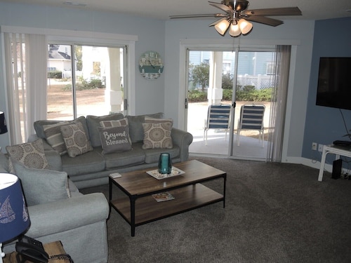 1203m 1 Bedroom Condo by Redawning