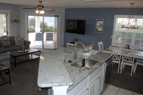 Condo, 1 Bedroom | Private kitchen