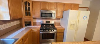 Spacious 2-bedroom apt in the Crest