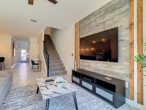 テレビ、書斎 / ワークスペース