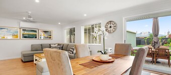 Theresa St 16, Golden Beach