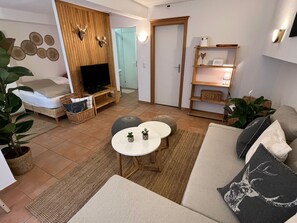 Luksusrom | Safe på rommet, skrivebord, strykejern/-brett og wi-fi (inkludert)
