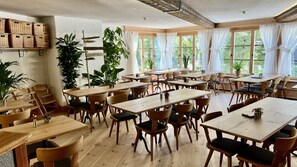 Daily cooked-to-order breakfast (CHF 14.5 per person)