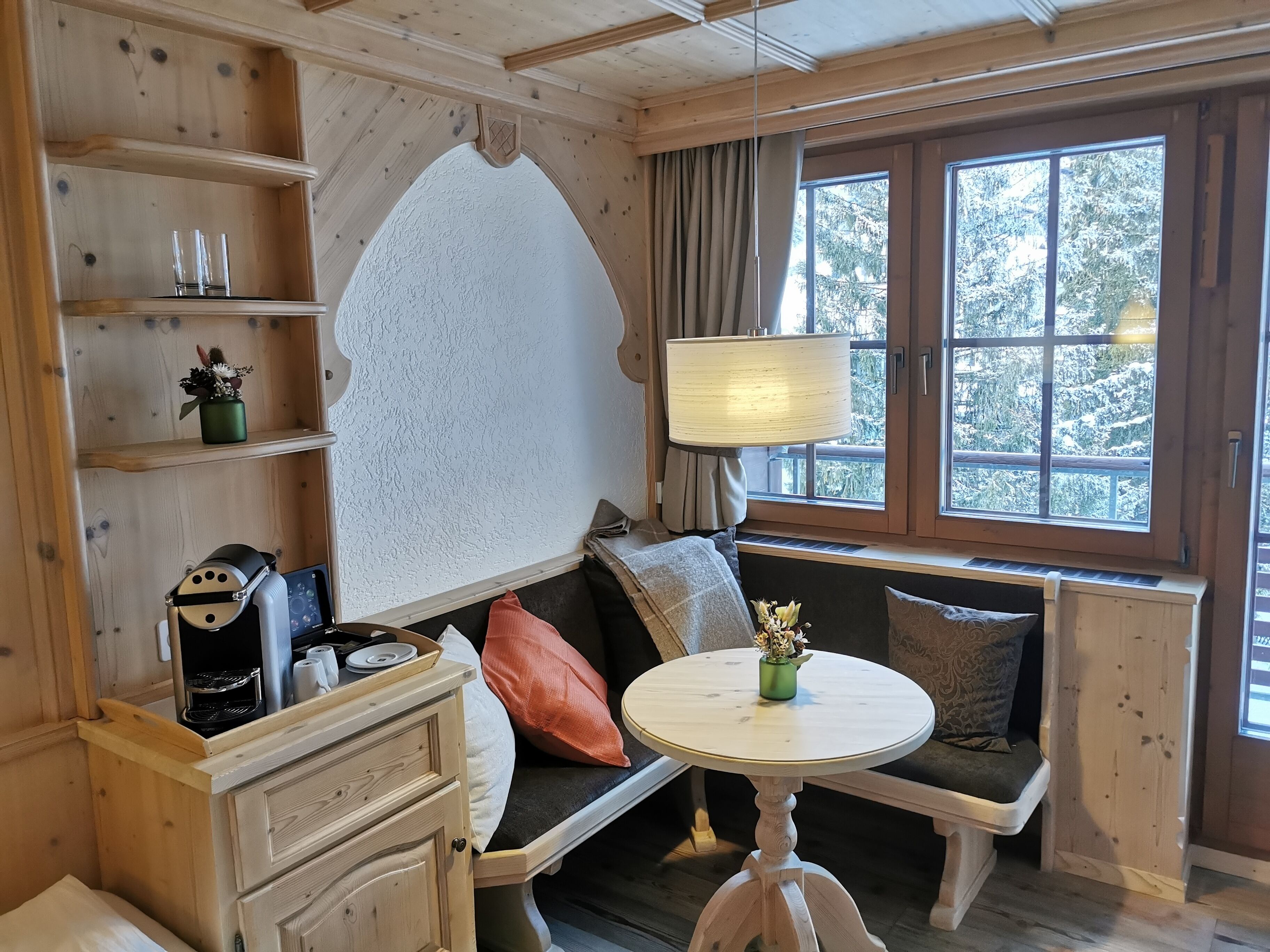 Camera Standard con 2 letti singoli | Una cassaforte in camera, una scrivania, ferro/asse da stiro