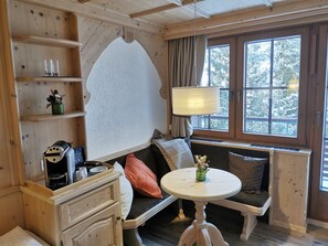 Quarto duplo standard | Cofres nos quartos, escrivaninha, ferros/tábuas de passar roupa