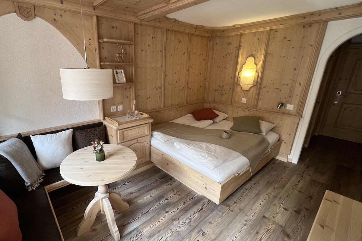 Standard Twin Room | In-room safe, desk, iron/ironing board, free WiFi