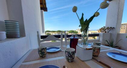 Apartment with stunning views ideal for families.