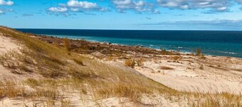 Bay Point Hideaway in the Woods - with Hot Tub!