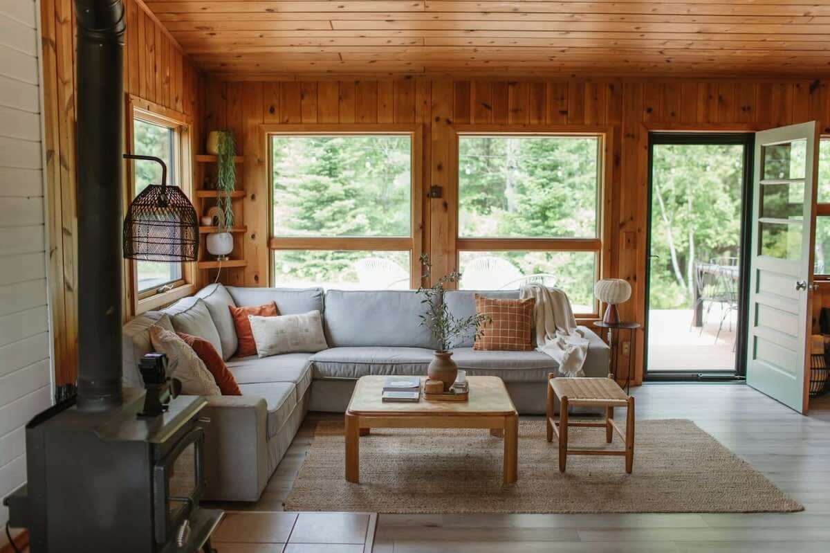 Televisión, chimenea, estéreo y oficina 