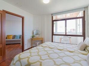 Fer et planche à repasser, Wi-Fi gratuit, draps fournis