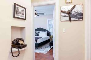 5 soverom, strykejern/-brett, wi-fi og sengetøy