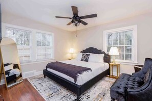5 bedrooms, iron/ironing board, WiFi, bed sheets