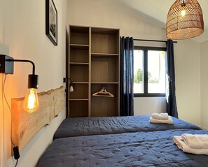 4 slaapkamers, een strijkplank/strijkijzer, gratis wifi, beddengoed