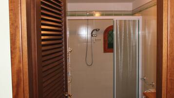 Apartment, 1 Queen-Bett und Schlafsofa | Badezimmer | Dusche, Haartrockner, Handtücher, Shampoo