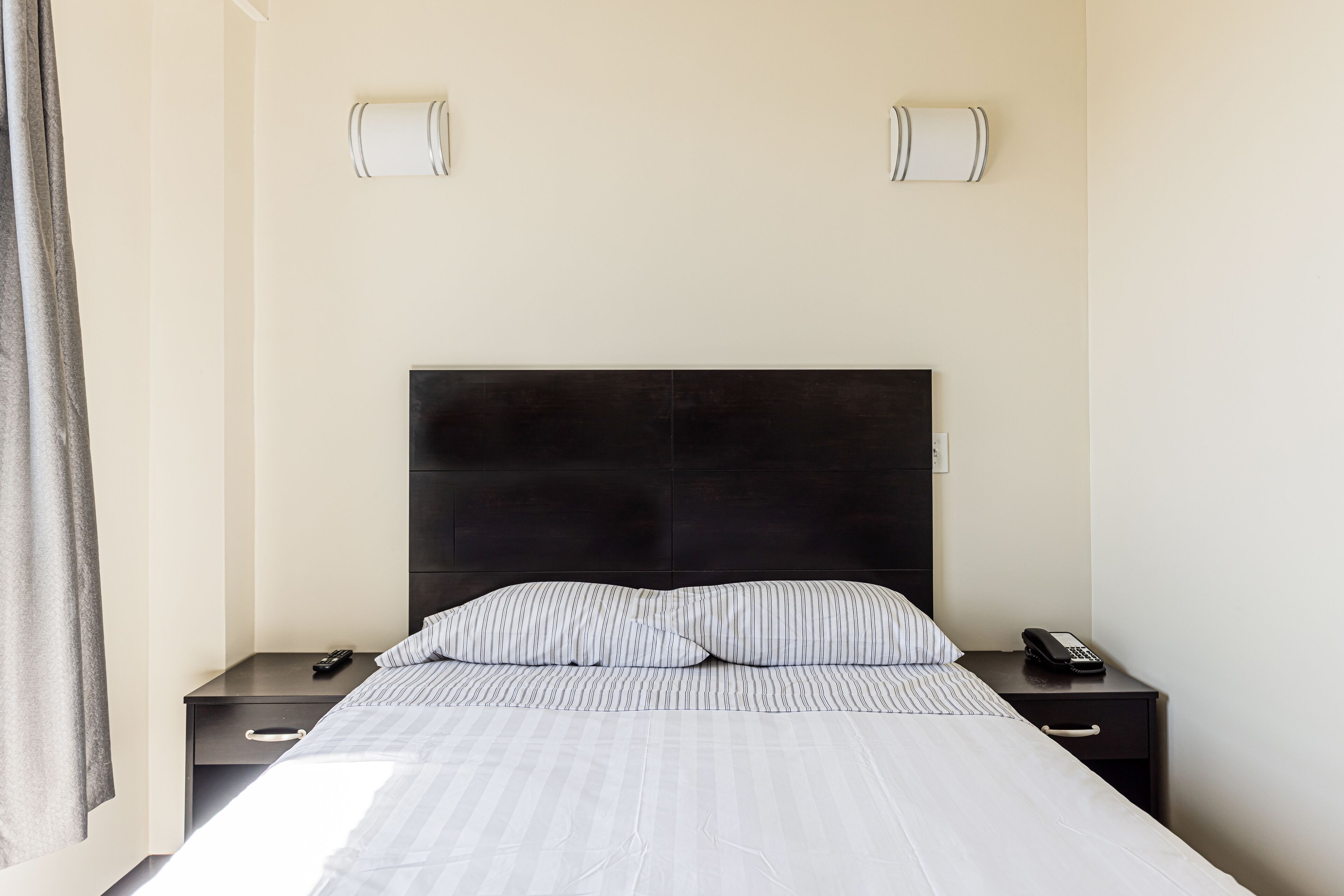 economy room, 1 queen bed, non smoking | 1 bedroom, premium bedding, down duvets, memory-foam beds