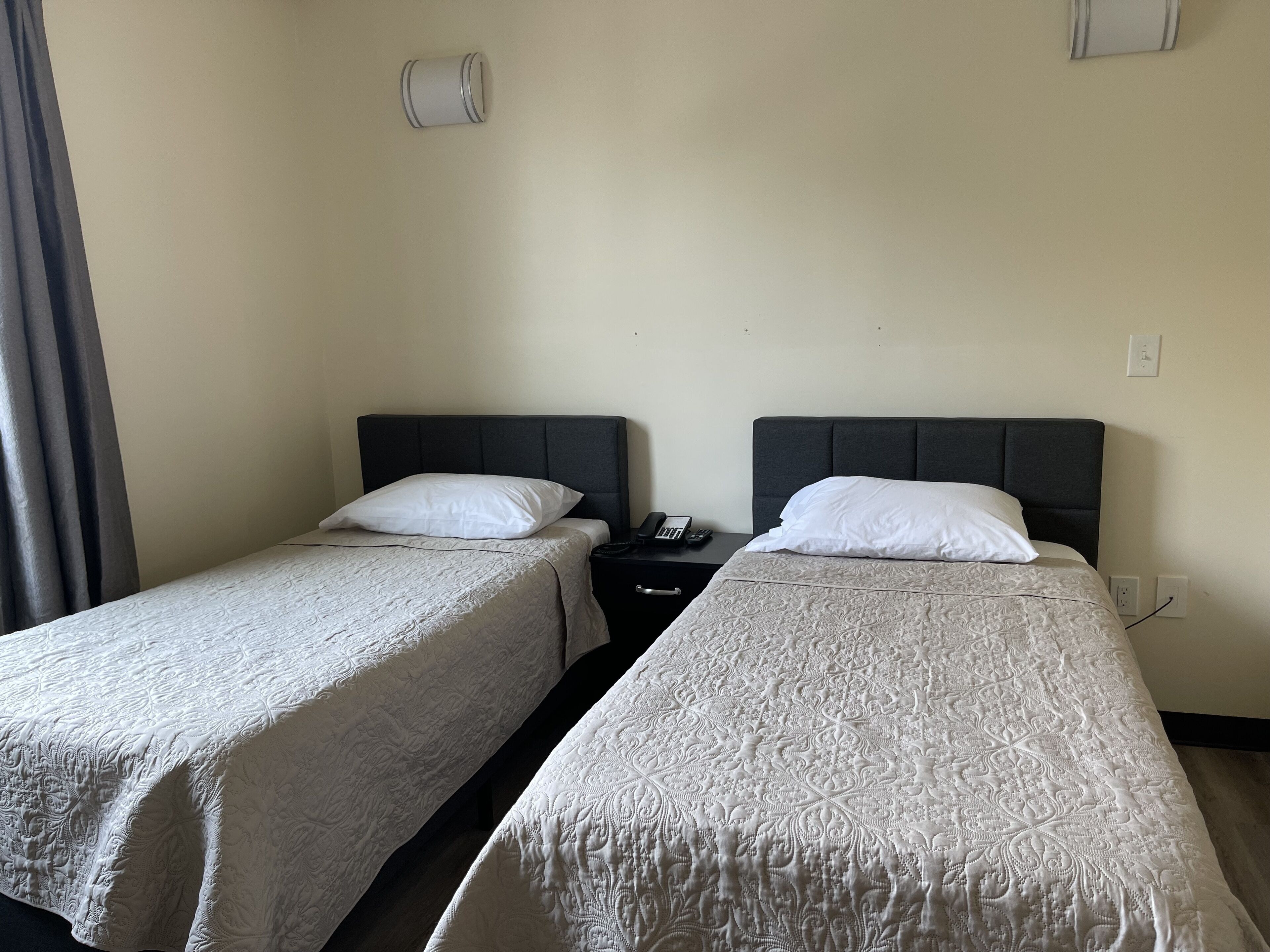 economy twin room, 2 single beds, non smoking | 1 bedroom, premium bedding, down duvets, memory-foam beds