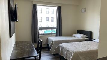 Kahden hengen economy-huone (kaksi sänkyä), 2 yhden hengen sänkyä, tupakointi kielletty | Ylelliset vuodevaatteet, untuvapeitot, memory foam -patjalliset sängyt