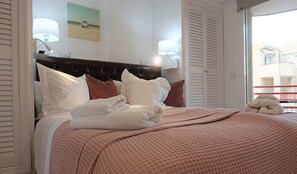 1 chambre, fer et planche à repasser, lit parapluie, Wi-Fi gratuit