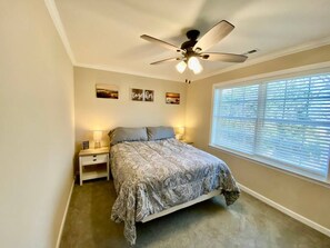 3 habitaciones, tabla de planchar con plancha, wifi y ropa de cama 