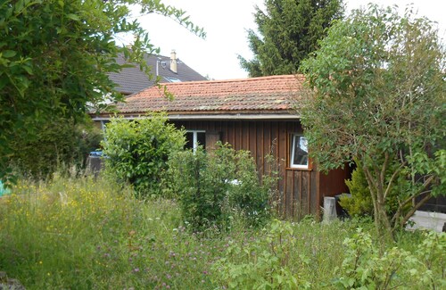 Quiet chalet (pets welcome)