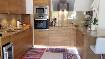 Micro-ondes, lave-vaisselle, grille-pain, blender