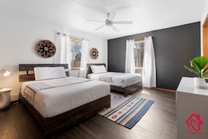 3 habitaciones, escritorio, tabla de planchar con plancha y wifi