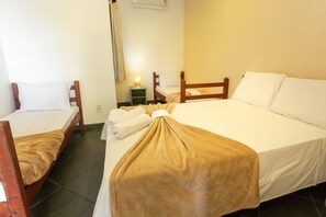 Quadrupla Standard | Postazione laptop, insonorizzazione, Wi-Fi gratuito, lenzuola