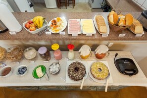 包每日自助早餐