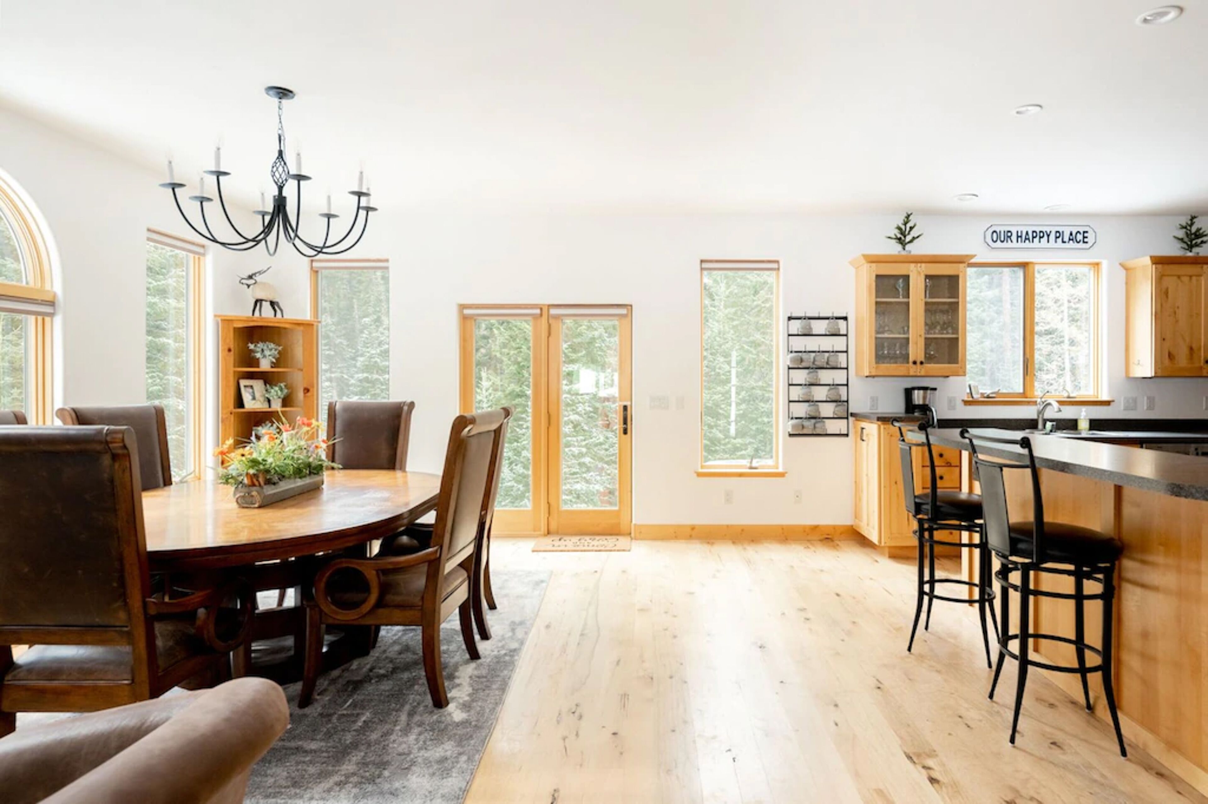 Forested mountain home with patio, hot tub, fireplace, washer/dryer, & WiFi