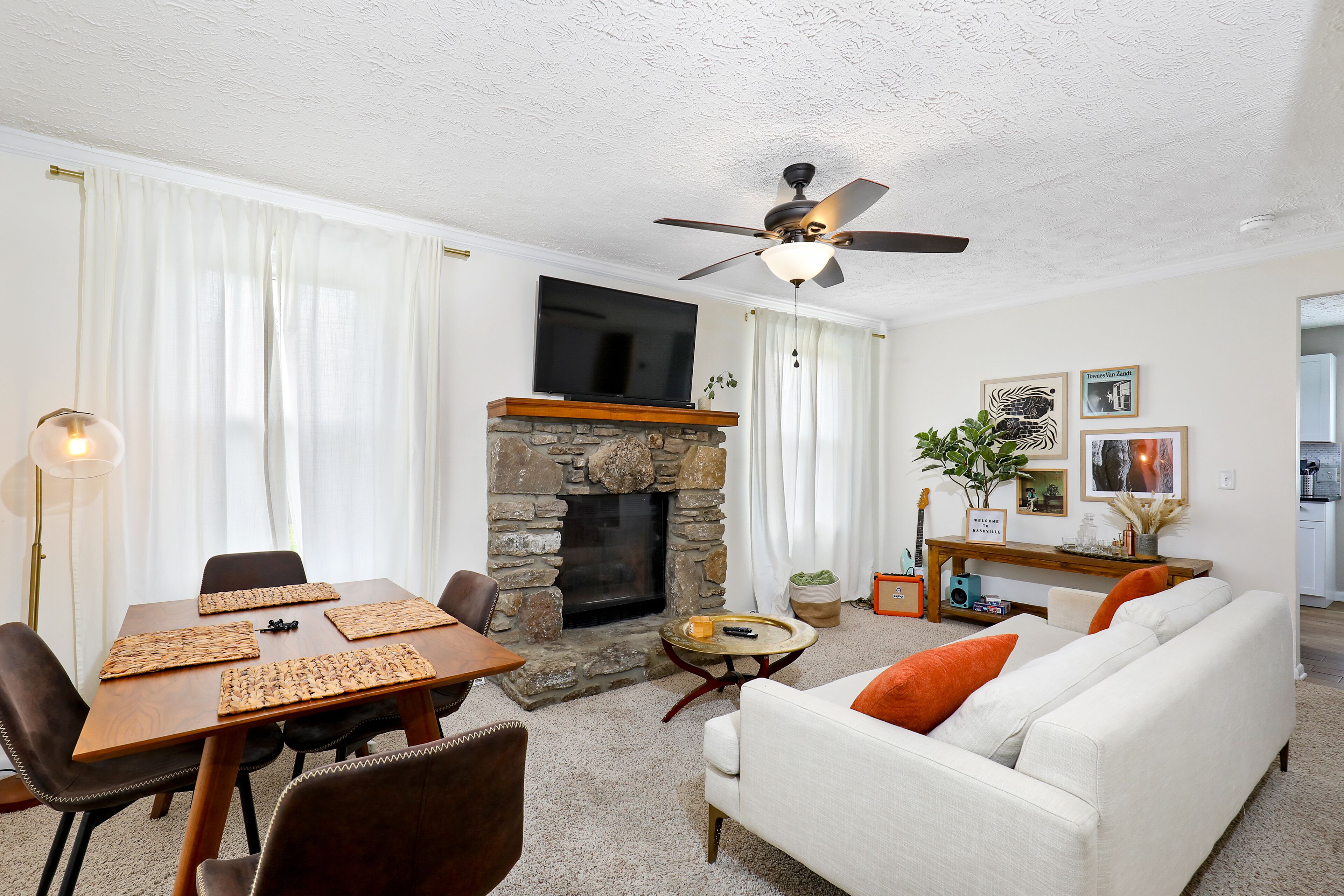 Charming home near Grand Ole Opry with central AC, fast WiFi, washer/dryer, desk