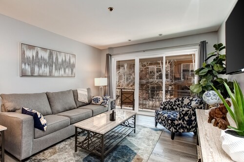 Main Street condo with AC, balcony, on-site dining, hot tub, & firepit