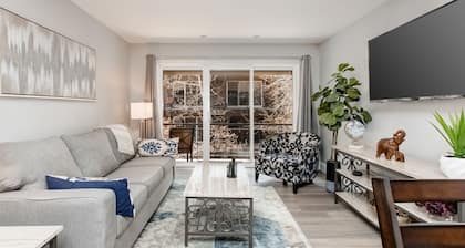 Main Street condo with AC, balcony, on-site dining, hot tub, & firepit