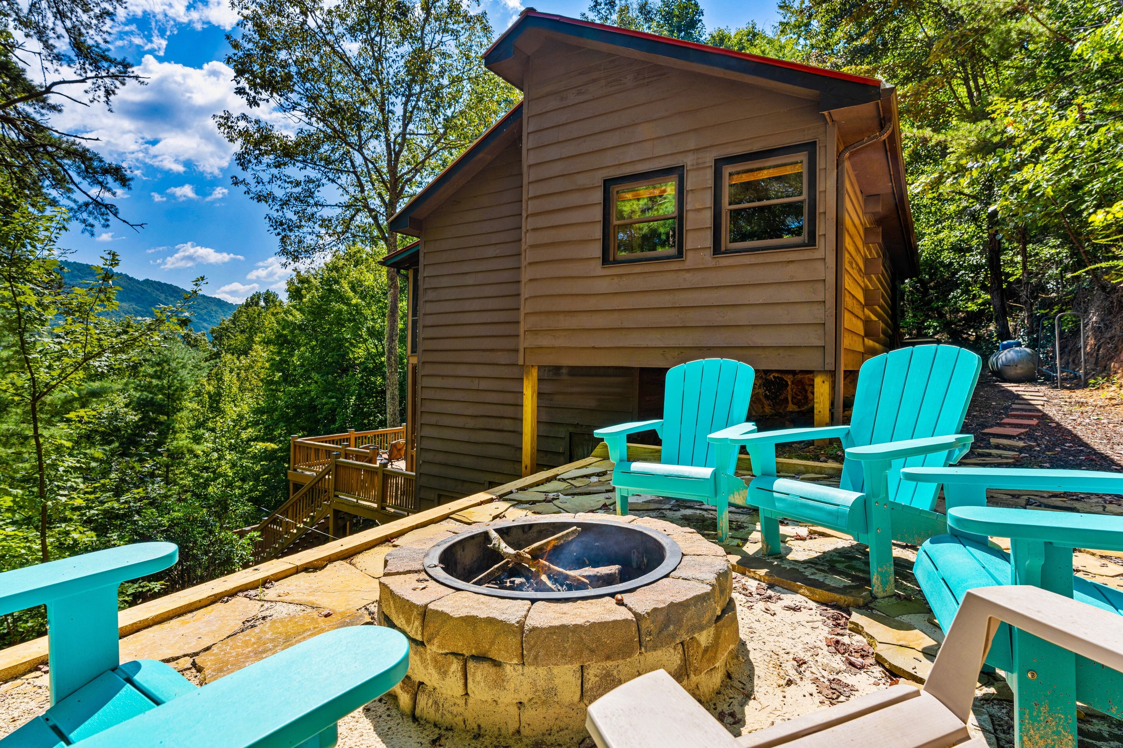Dog-friendly mountain home with hot tub, deck, pool table, WiFi - stunning view