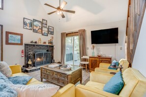 TV, fireplace, stereo