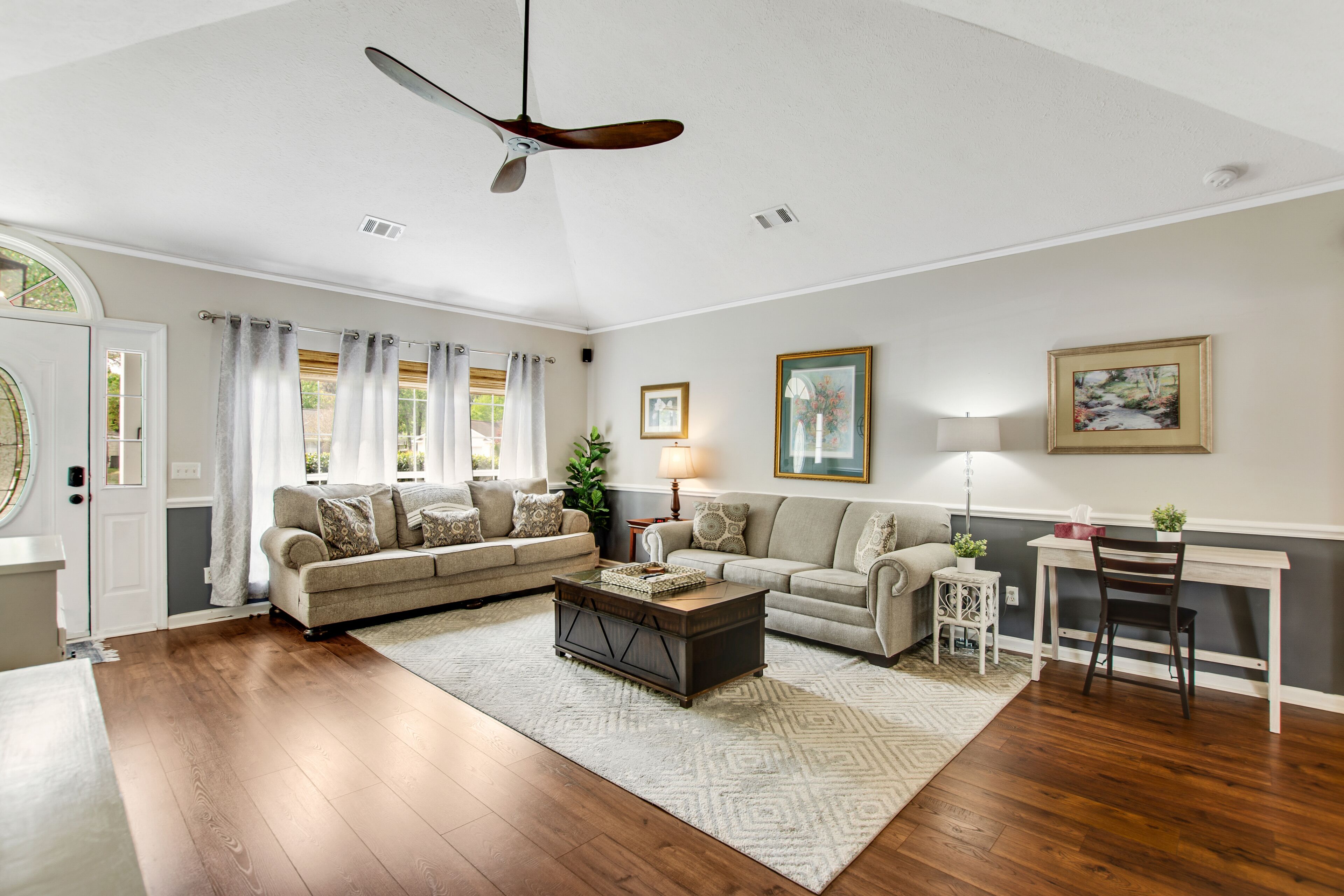 Dog-friendly, centrally located home on Wilmington Island with washer/dryer