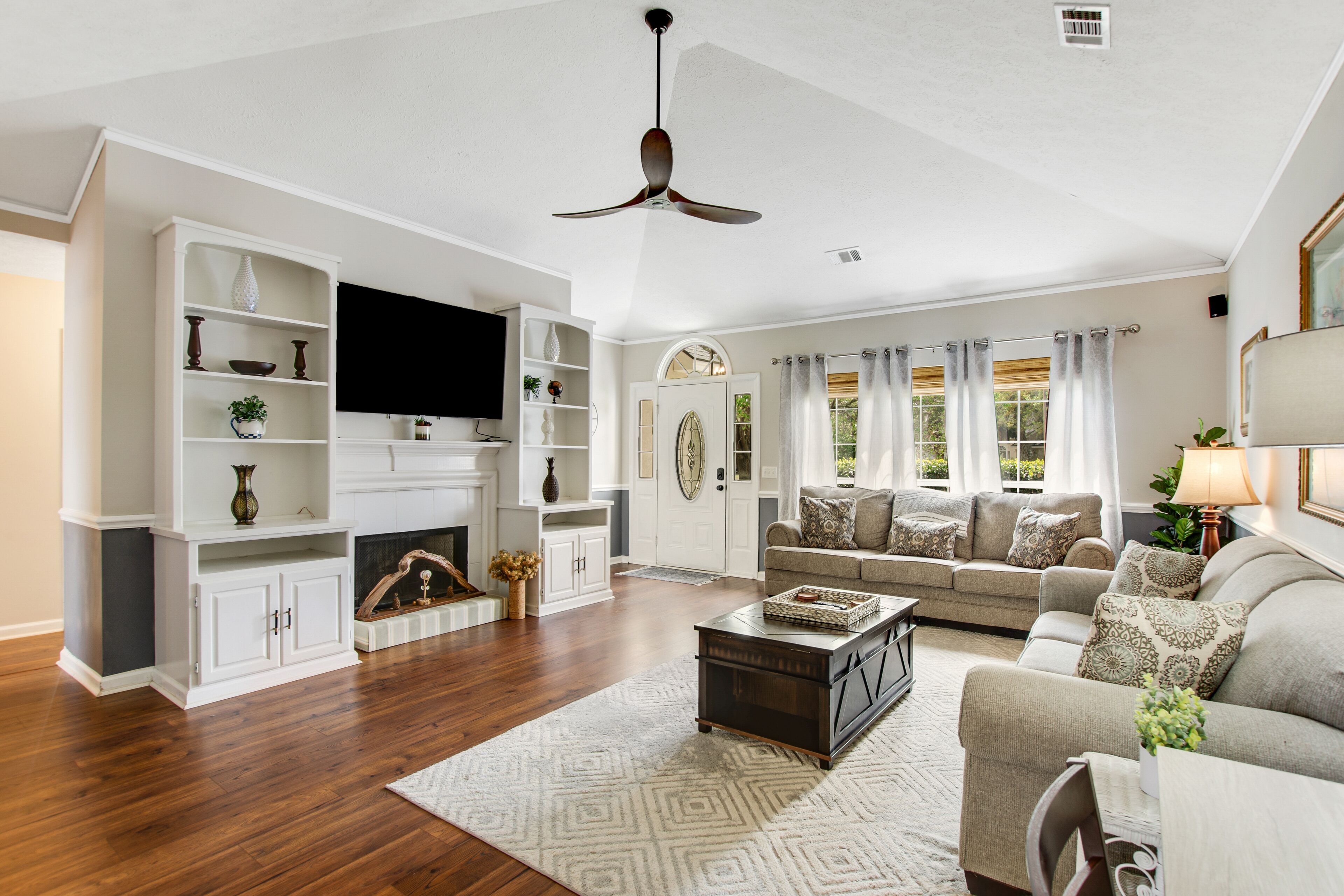 Dog-friendly, centrally located home on Wilmington Island with washer/dryer