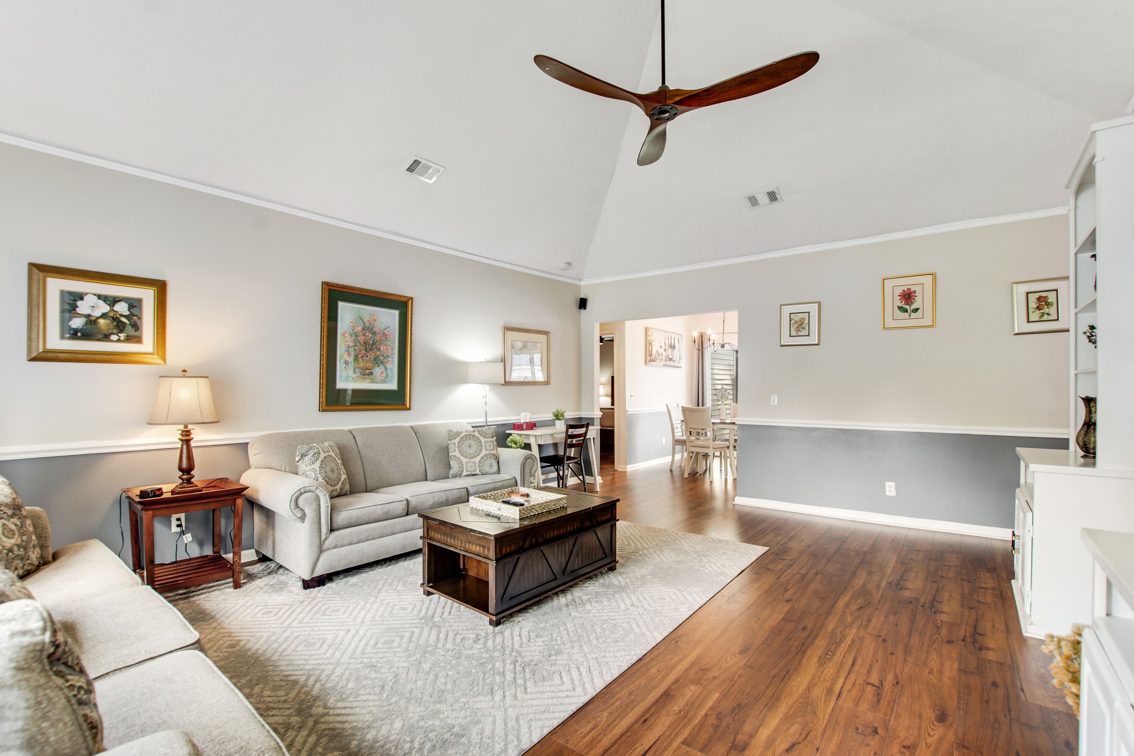 Dog-friendly, centrally located home on Wilmington Island with washer/dryer