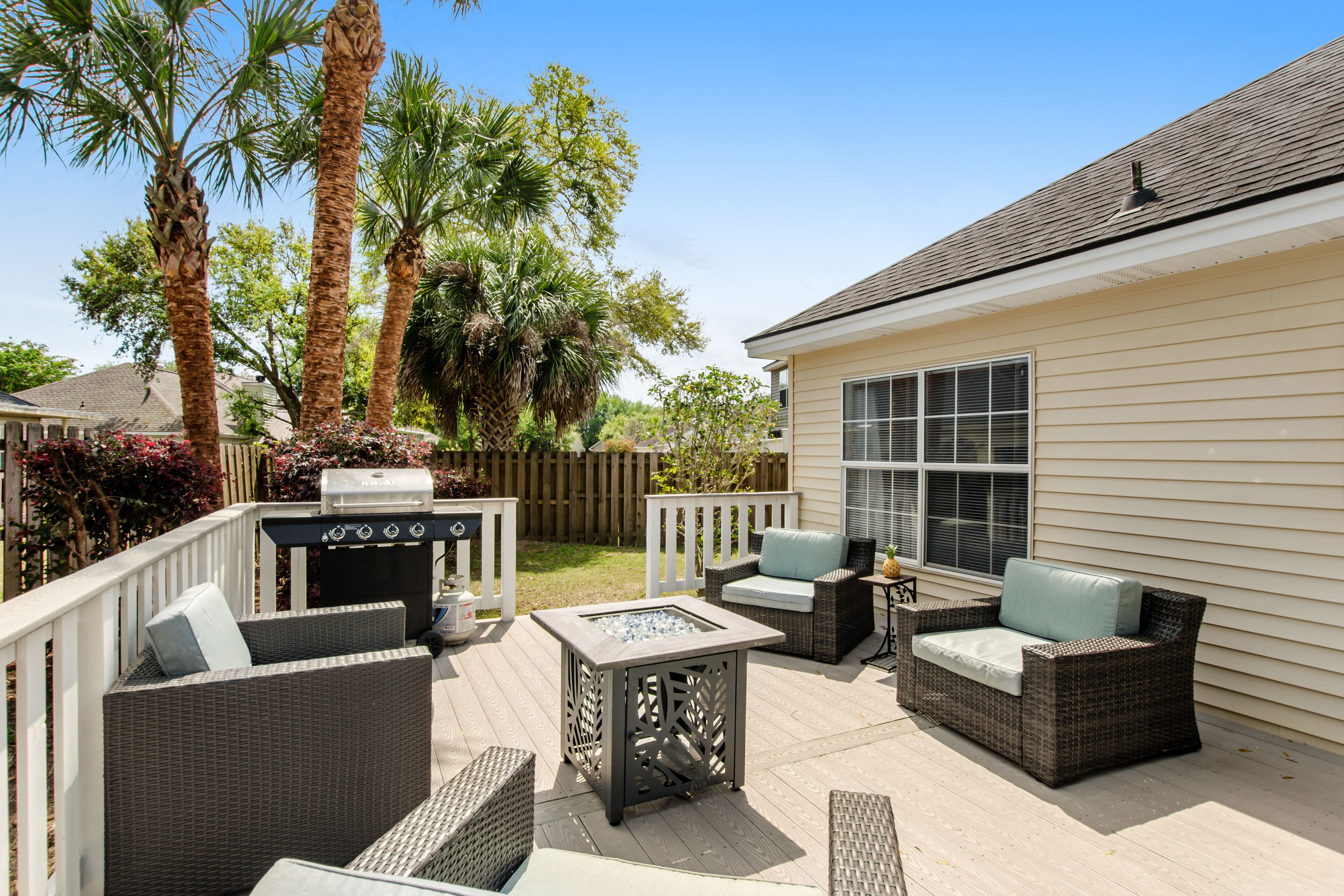 Dog-friendly, centrally located home on Wilmington Island with washer/dryer