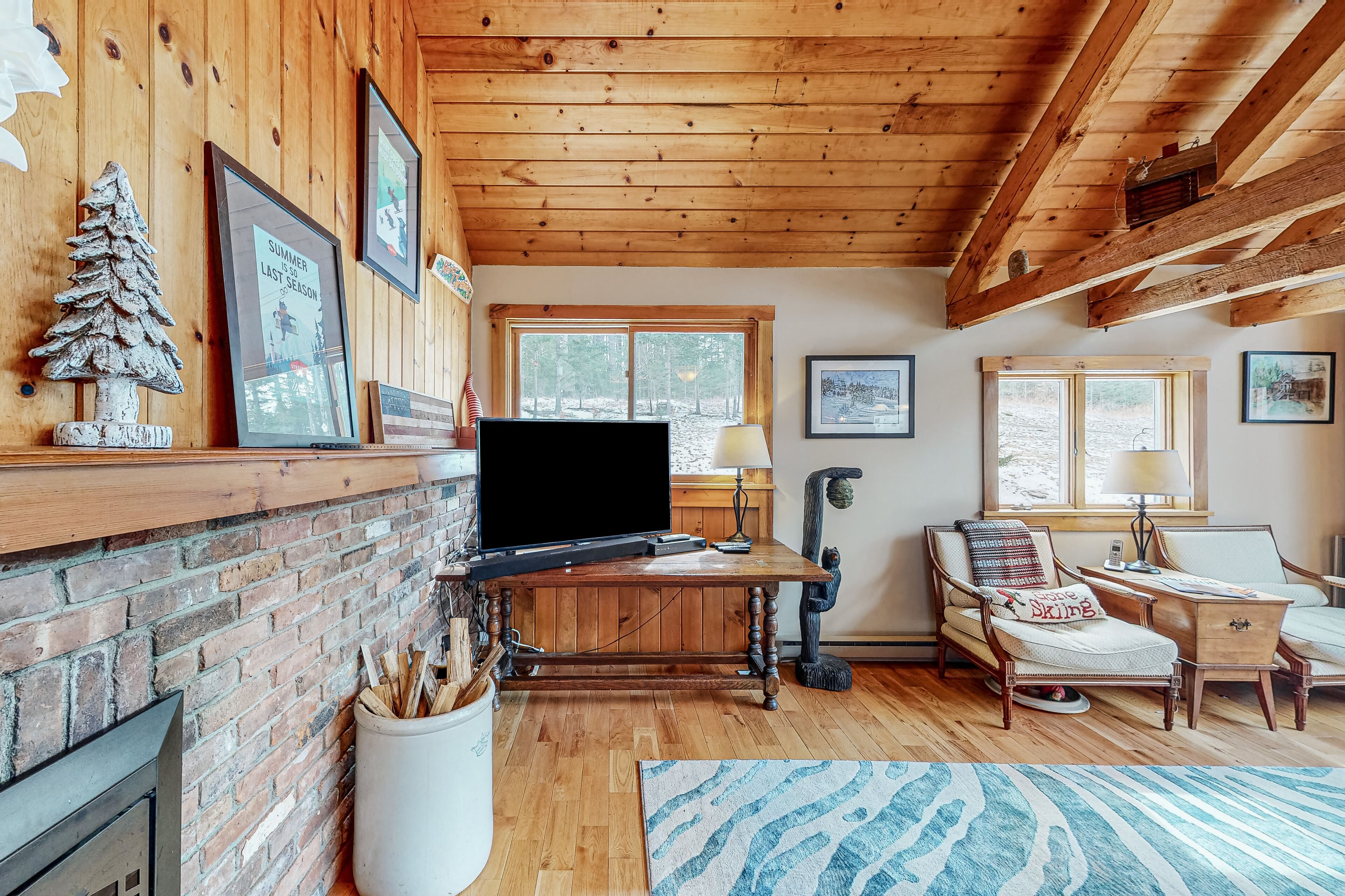 Secluded home with deck, hot tub, wood-burning fireplace, fast WiFi - great view